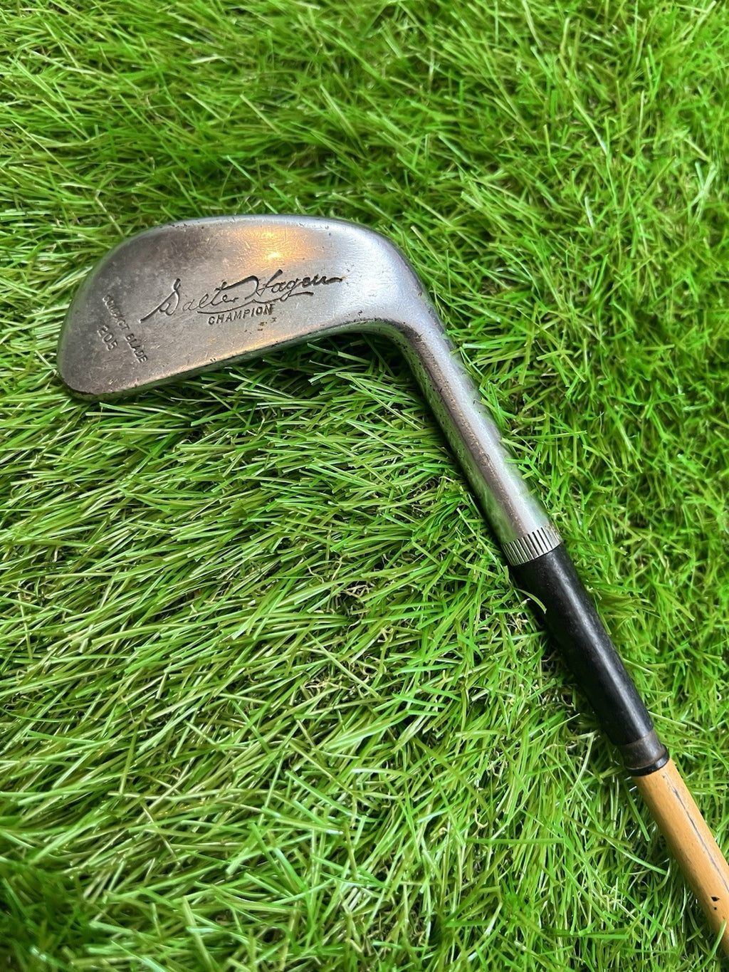 Walter Hagen 5 Iron Champion Compact Blade 205 RH Steel Shaft Leather Grip 37"