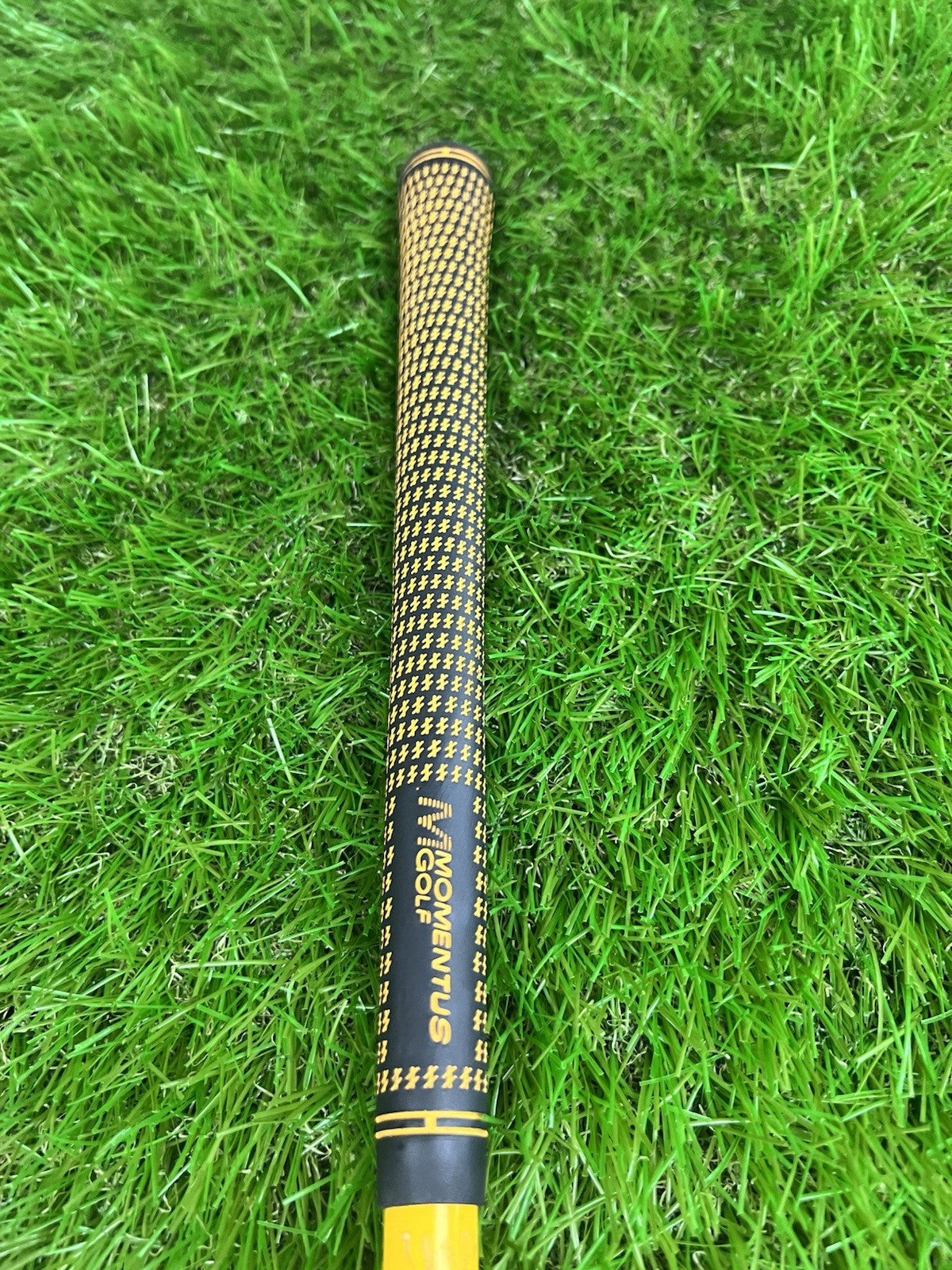 Momentus Chipping Wizzard RH 42 Degree 175 Gram Swing Trainer