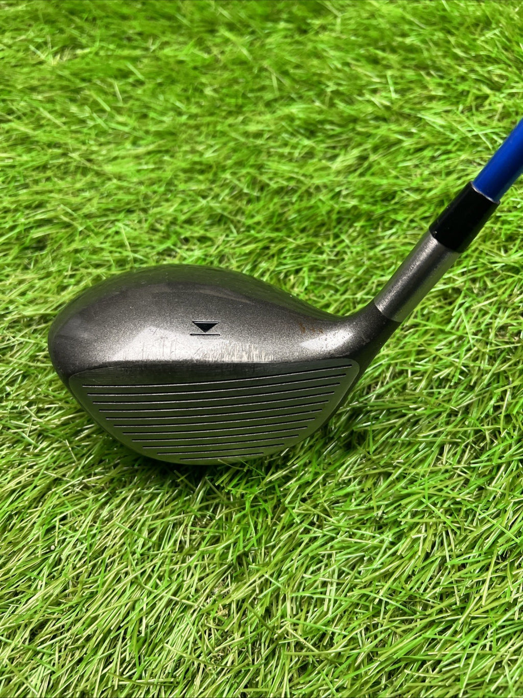 Titleist Titanium 975D 8.5° Driver RH Pro Launch Blue 85 Regular Flex Shaft 45"