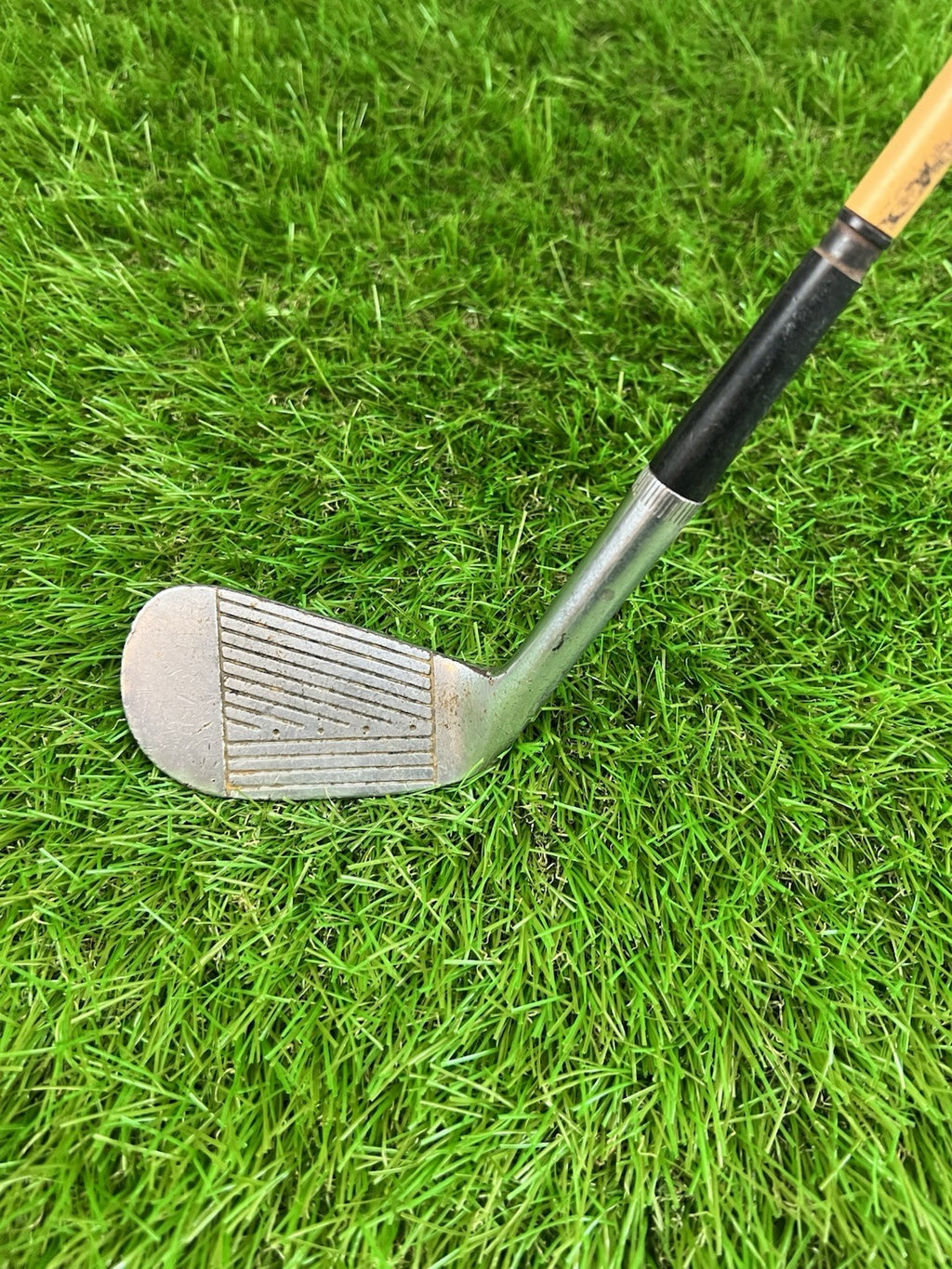 Antique Walter Hagen 5 Iron Compact Blade 205 RH  Leather Grip 37"