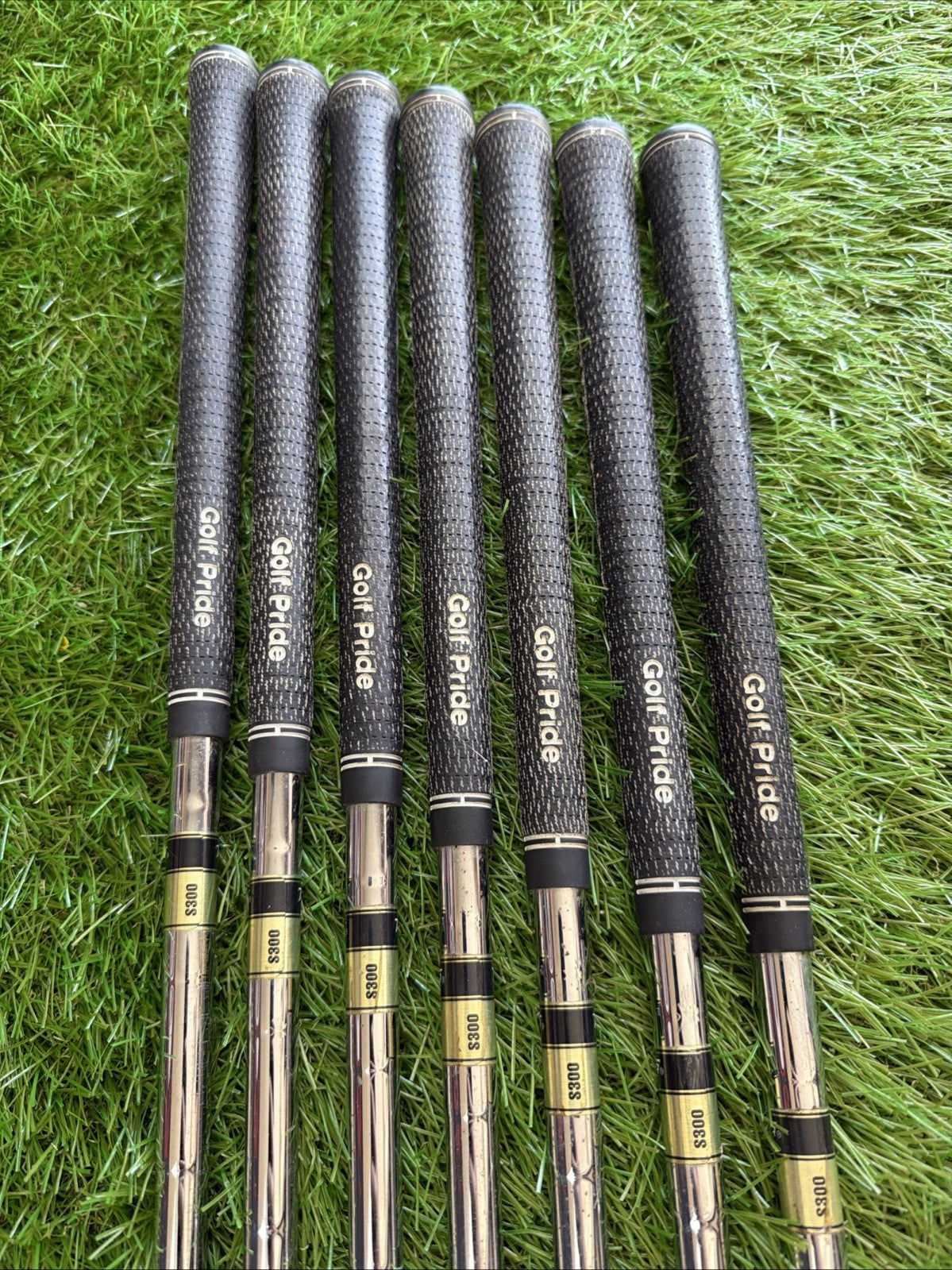 Nike VR II Pro Combo Iron Set (4-PW) Forged RH Dynamic Gold S300 Stiff Flex