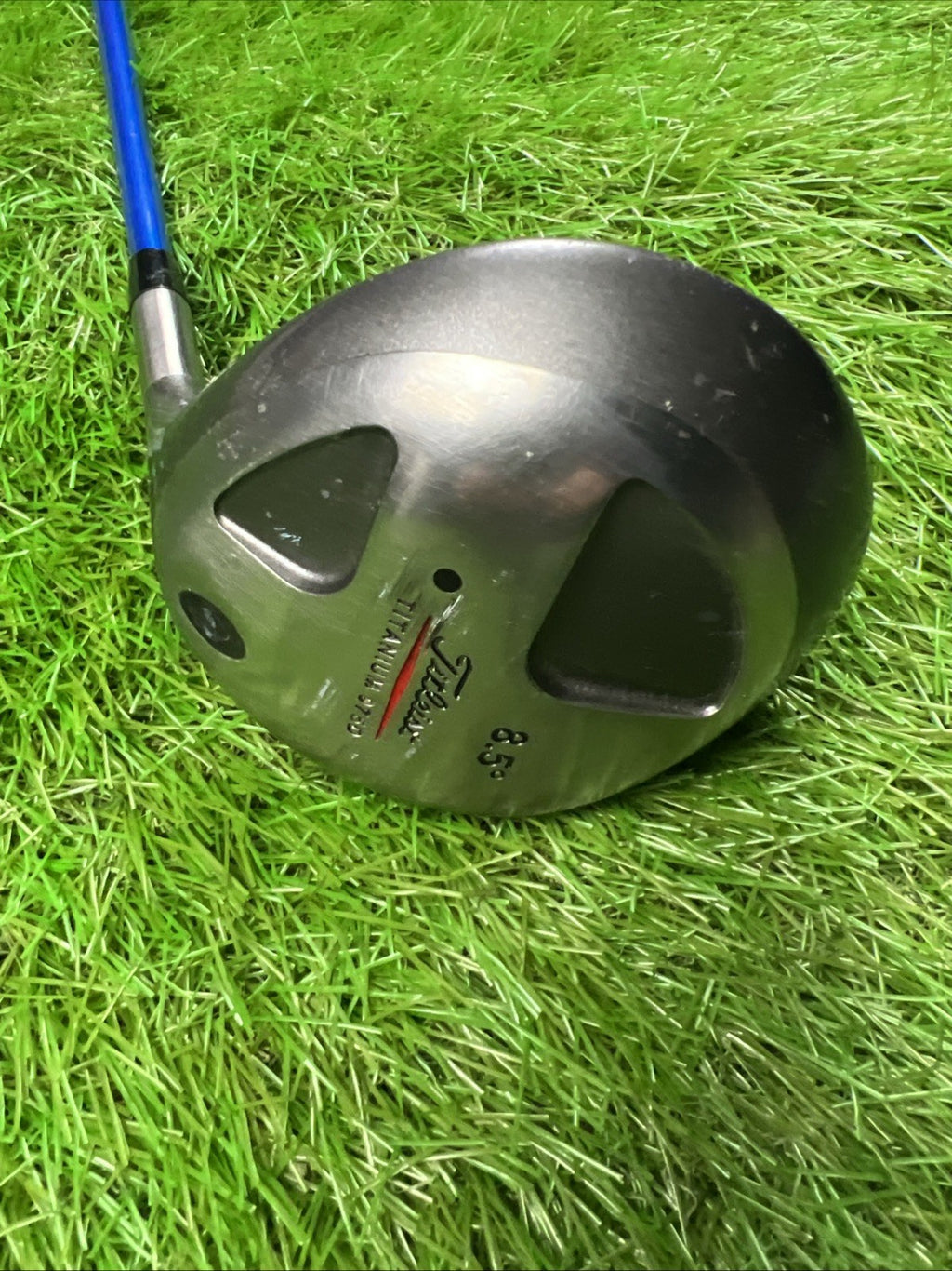 Titleist Titanium 975D 8.5° Driver RH Pro Launch Blue 85 Regular Flex Shaft 45"