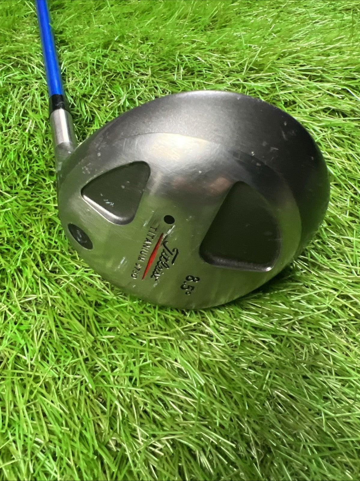 Titleist Titanium 975D 8.5° Driver RH Pro Launch Blue 85 Regular Flex Shaft 45"