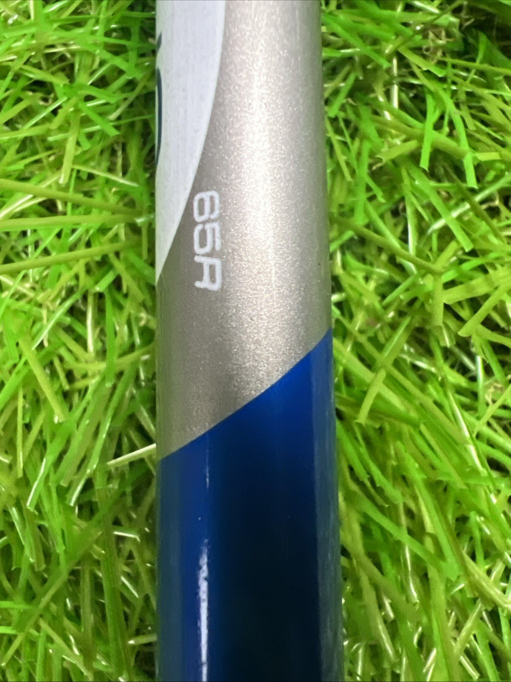 Titleist Titanium 975D 8.5° Driver RH Pro Launch Blue 85 Regular Flex Shaft 45"
