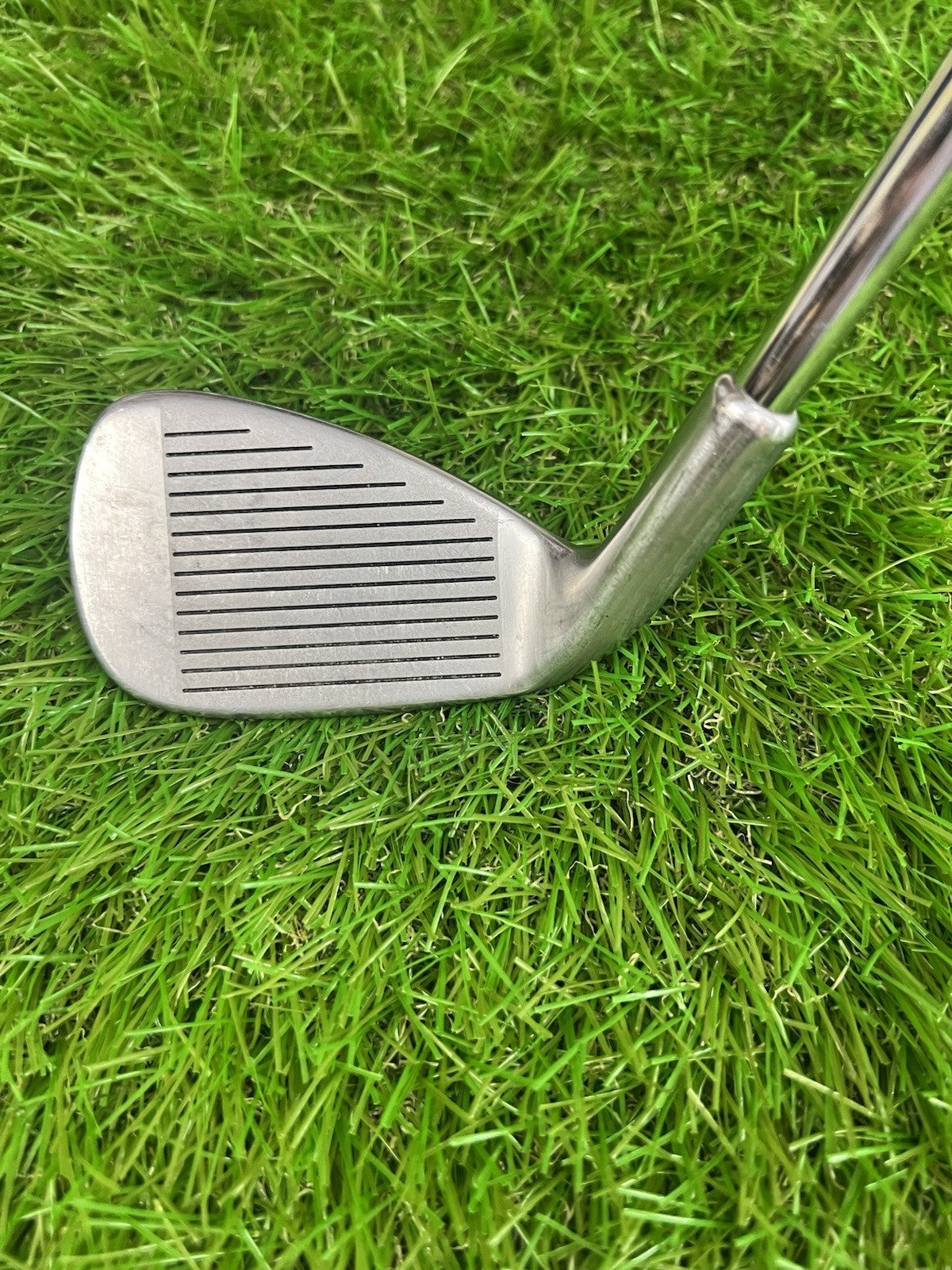 Momentus Chipping Wizzard RH 42 Degree 175 Gram Swing Trainer
